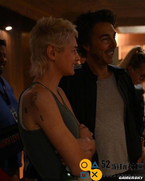 《死侍与金刚狼》导演首次曝光艾玛·科林女魔头角色的试妆照引发热议