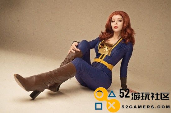 COSPLAY图赏:俄罗斯姑娘COS《辐射》女性角色性感身材紧身衣展现完美曲线