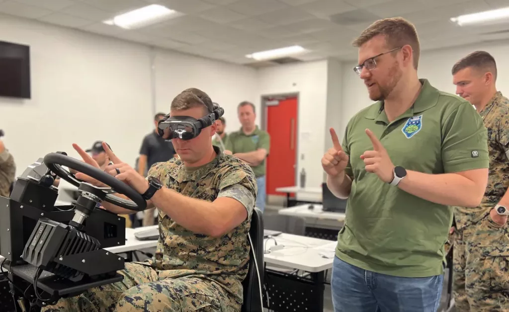 美军联合多家企业开发新一代 VR 训练系统，XRT 提供沉浸式两栖战车维护培训解决方案