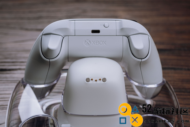 好事成双，八位堂猎户座Xbox版手柄、燃云双充底座同获2023红点奖