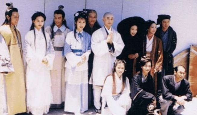 多少人的回忆？97版天龙八部罕见幕后照曝光，其中多位已不在人世