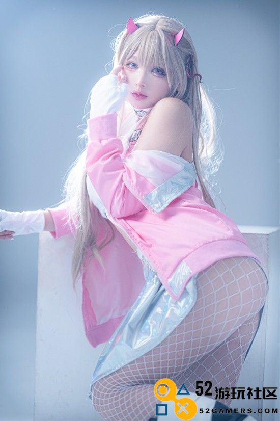 COSPLAY图赏：樱花妹COS《女神妮姬》 白网袜肉腿有点东西