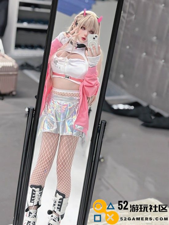 COSPLAY图赏：樱花妹COS《女神妮姬》 白网袜肉腿有点东西