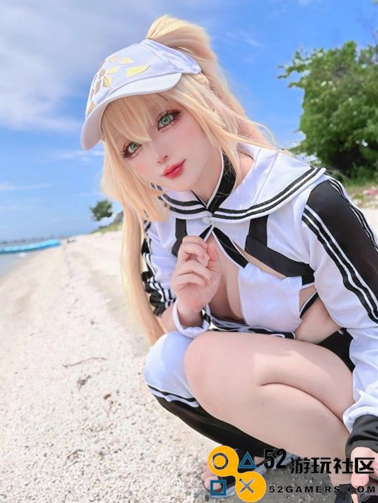 COSPLAY图赏：樱花妹COS《女神妮姬》 白网袜肉腿有点东西