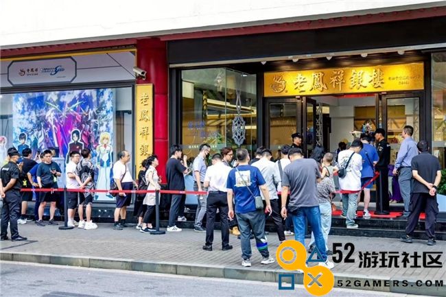 “黄金高达”亮相就受追捧，老凤祥年轻化战略大获成功