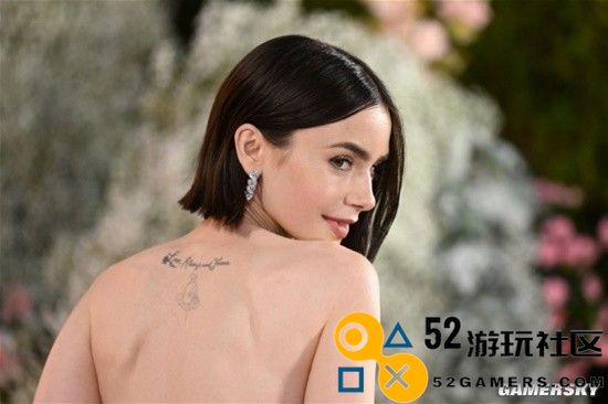 莉莉柯林斯出席《艾米丽在巴黎4》首映无袖黑裙优雅俏皮