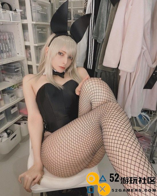 COSPLAY图赏：樱花妹COS《蔚蓝档案》康娜死库水泳衣难掩肉感身材