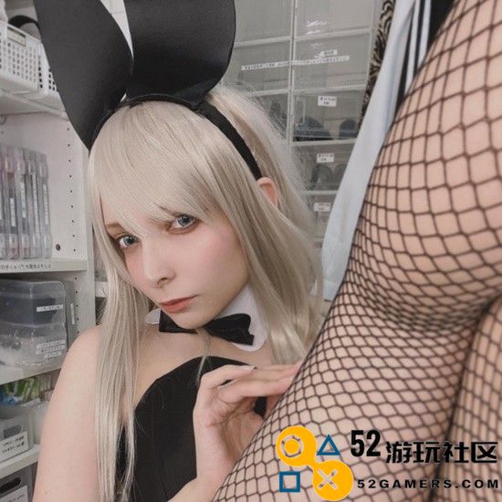COSPLAY图赏：樱花妹COS《蔚蓝档案》康娜死库水泳衣难掩肉感身材