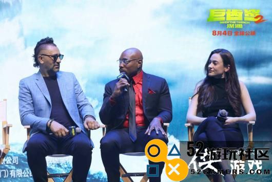 《巨齿鲨2：深渊》发布会杰森·斯坦森、吴京合体