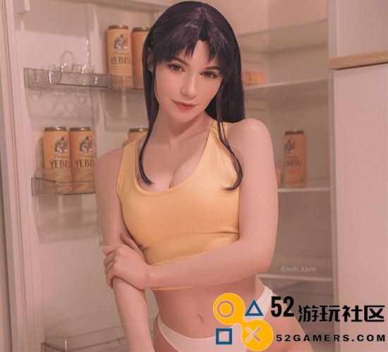COSPLAY图赏：俄罗斯小姐姐COS《EVA》葛城美里身穿热裤与背心魅力四射