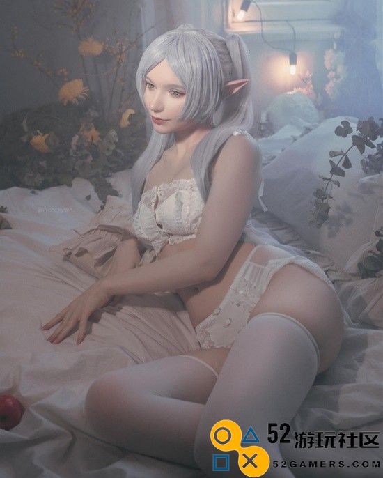 COSPLAY图赏：俄罗斯小姐姐COS《EVA》葛城美里身穿热裤与背心魅力四射