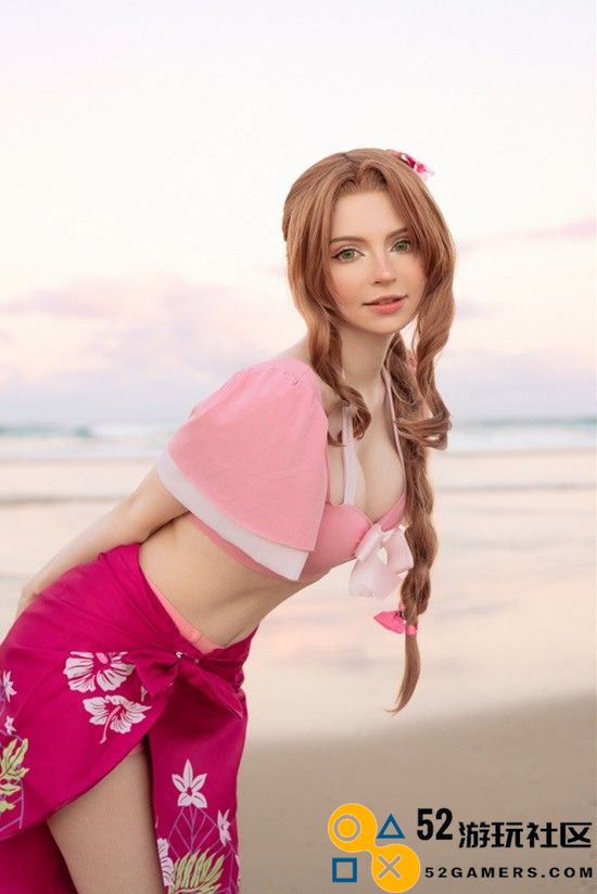 COSPLAY美图欣赏：艾什莉身穿《FF7RE》泳装装扮爱丽丝纤细身材尽显魅力