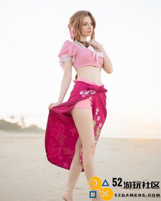 COSPLAY美图欣赏：艾什莉身穿《FF7RE》泳装装扮爱丽丝纤细身材尽显魅力