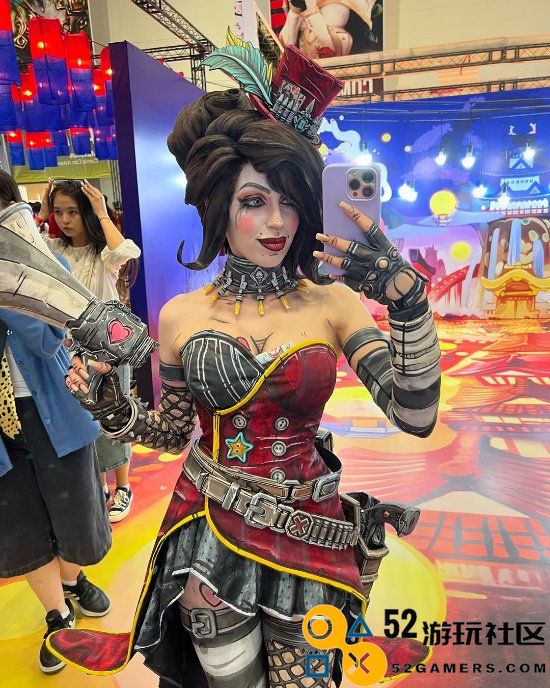 小姐姐精彩COS《无主之地3》莫西：妖艳魅惑完美再现角色魅力