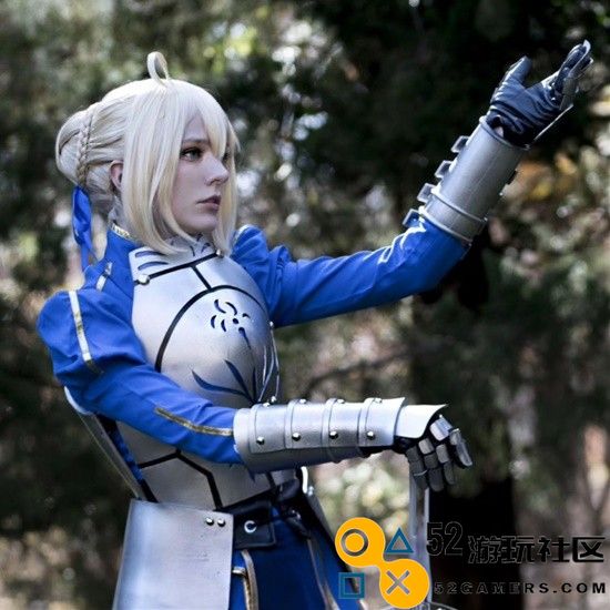 COSPLAY精彩赏析：俄妹化身《Fate》Saber泳装版呆毛王引人注目