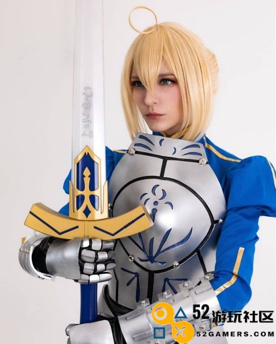 COSPLAY精彩赏析：俄妹化身《Fate》Saber泳装版呆毛王引人注目