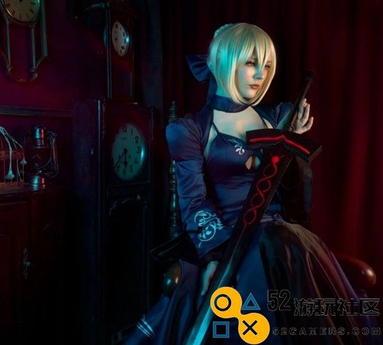 COSPLAY精彩赏析：俄妹化身《Fate》Saber泳装版呆毛王引人注目