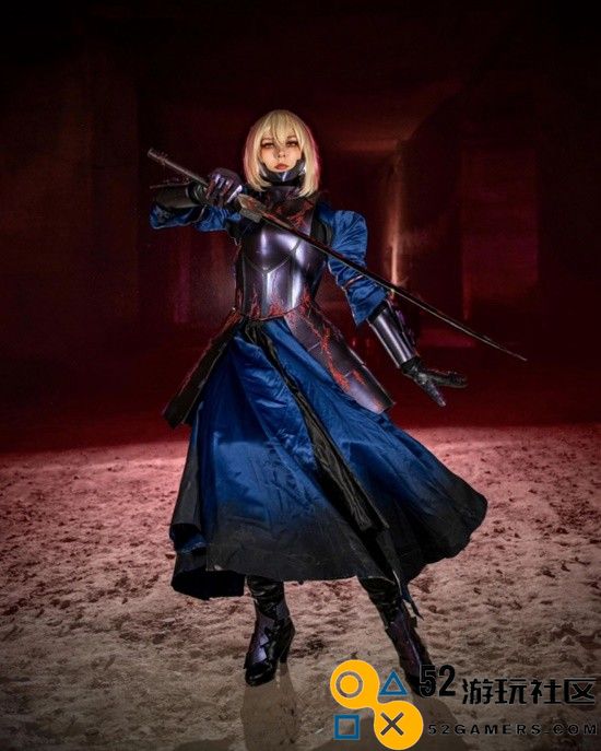 COSPLAY精彩赏析：俄妹化身《Fate》Saber泳装版呆毛王引人注目