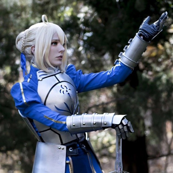 COSPLAY精彩赏析：俄妹化身《Fate》Saber 泳装版呆毛王引人注目