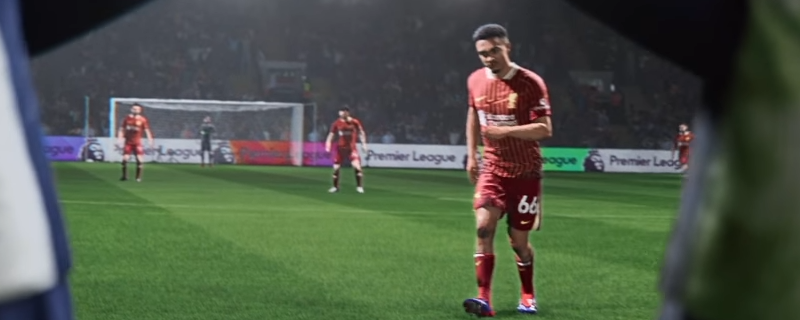 《EA SPORTS FC 25》中场组织者的游荡职责及其在比赛中的作用分析