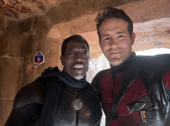 《死侍3》最新幕后花絮曝光：牌皇与刀锋战士精彩亮相，内容看点满满