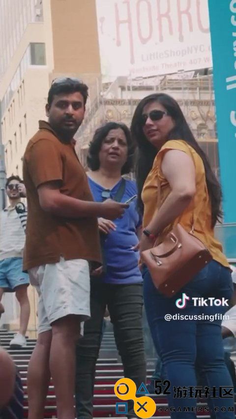 《异形:夺命舰》中抱脸虫入侵纽约，路人惊慌失措全身抽搐惨状曝光