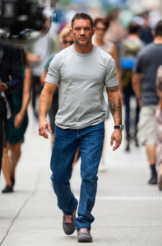 汤姆哈迪《毒液3》补拍现场曝光：身形健硕气场全开令人惊叹！