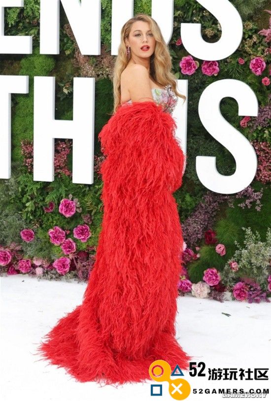 《爱情到此为止》在伦敦盛大首映BlakeLively惊艳亮相全场