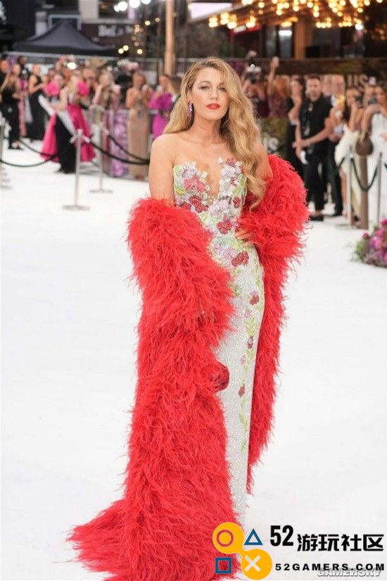 《爱情到此为止》在伦敦盛大首映BlakeLively惊艳亮相全场