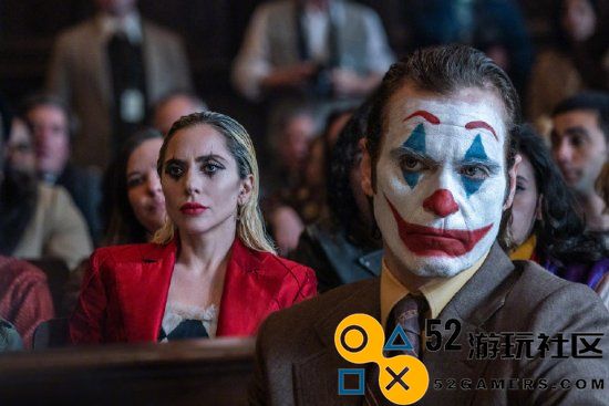 《小丑2：双重妄想》新剧照曝光：小丑与好友共同展现狂热魅力