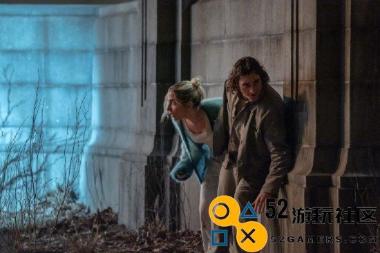 《小丑2：双重妄想》新剧照曝光：小丑与好友共同展现狂热魅力