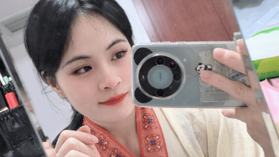 奥运冠军罗诗芳同样加入《恋与深空》：游戏角色竟与她本人相似