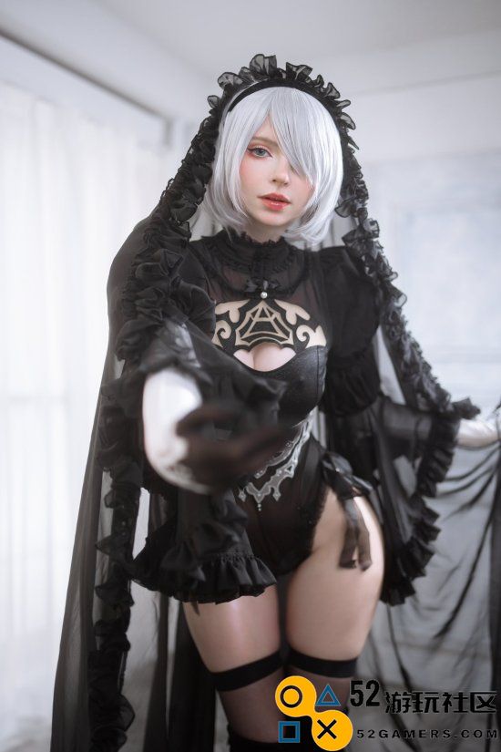 艾什莉体模完美COS《尼尔》2B：性感身材引人注目令人赞叹