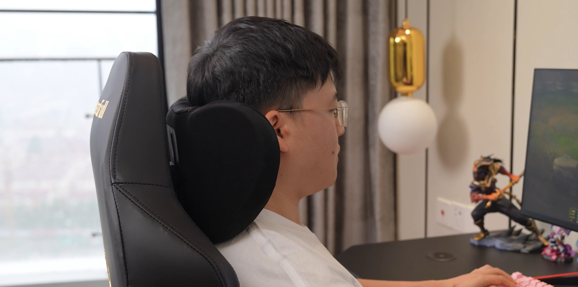 电竞传奇Uzi推荐：傲风M6，重度游戏玩家的舒适电竞椅选择