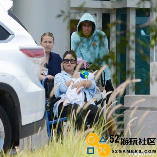 《歌舞青春》女神生娃：凡妮莎·哈金斯喜迎爱子降临