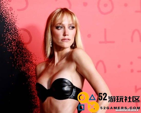 《长腿怪》首映式：凯奇左拥“梦露”右抱娇妻