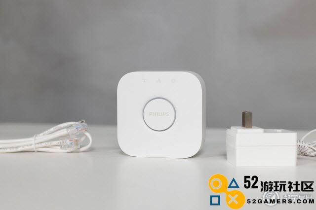 飞利浦Hue电竞桌面：同步音效与灯光，尽享极致氛围体验！