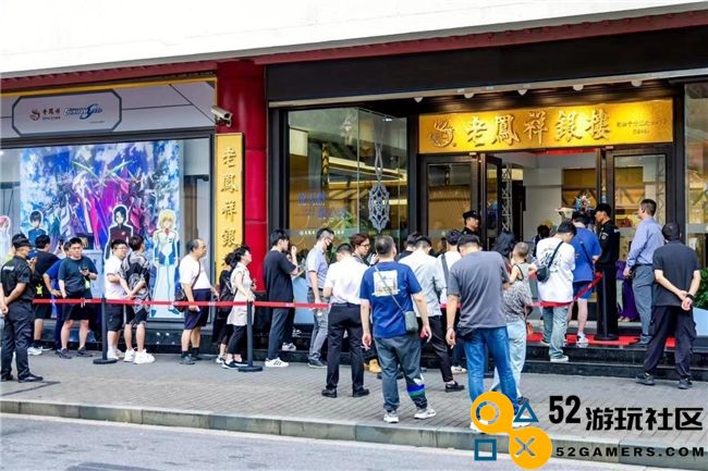“黄金高达”亮相就受追捧，老凤祥年轻化战略大获成功