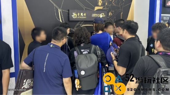 “黄金高达”亮相就受追捧，老凤祥年轻化战略大获成功