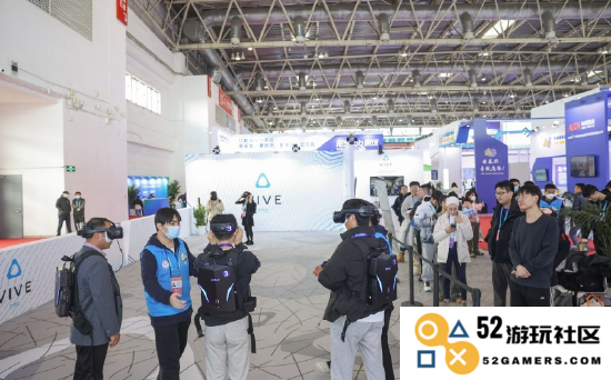HTC VIVE展台前观众体验项目 图/受访者供图