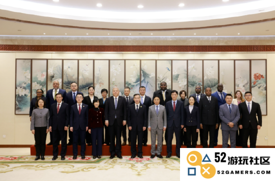 任鸿斌会见首届链博会境外代表并就未来合作进行深入交流
