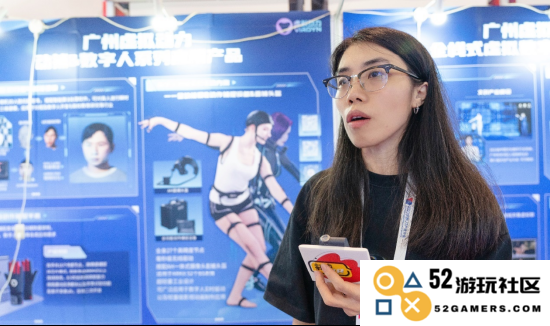 广州虚拟动力展区工作人员接受新浪VR采访
