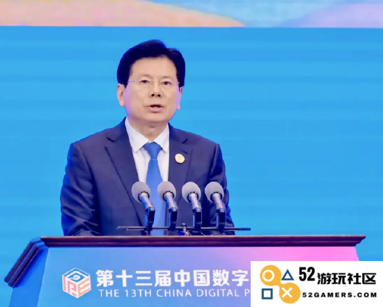 中宣部副部长张建春发表主旨演讲